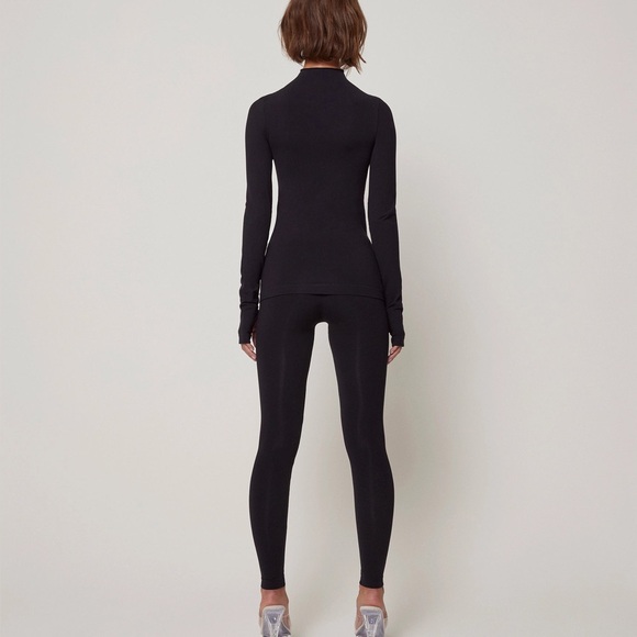 KHY BLACK  SEAMLESS LEGGING - SIZE M
In perfect condition worn once - Picture 5 of 8